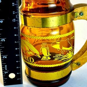 Vintage 1975 Seaworld mug shamu, dolphins